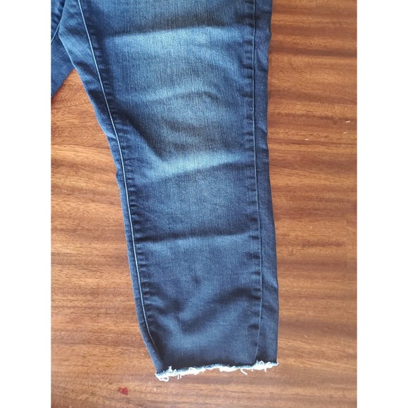 Universal Thread Womens Size 16 Mid-Rise Curvy Skinny Denim Capris Preowned - Picture 13 of 14